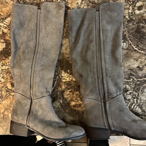 Knee high boots; grey suede; size 6 1/2 - Picture 5 of 6